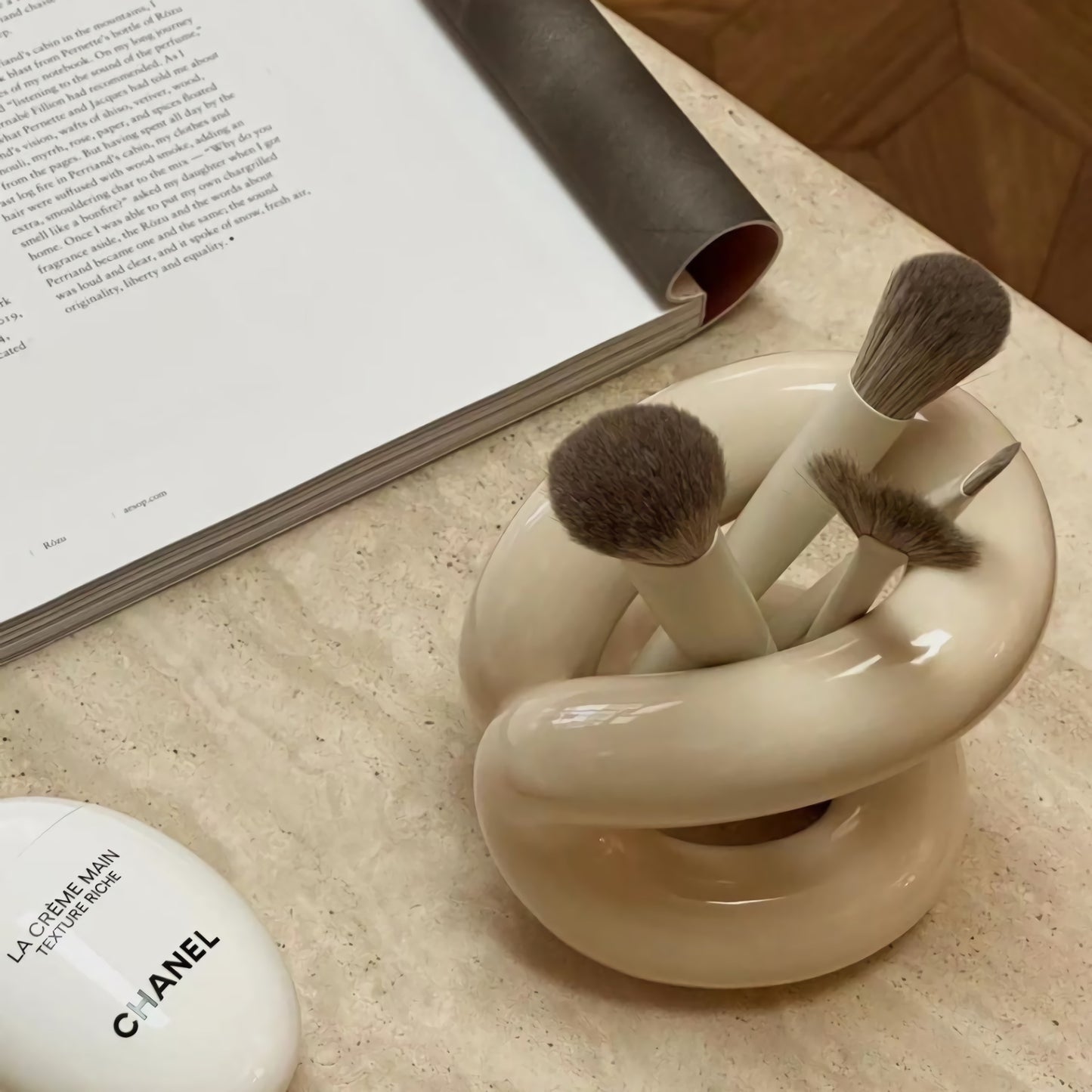 Wave •Brush Holder