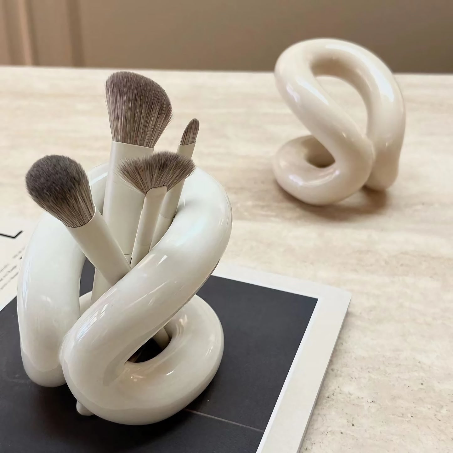 Wave •Brush Holder