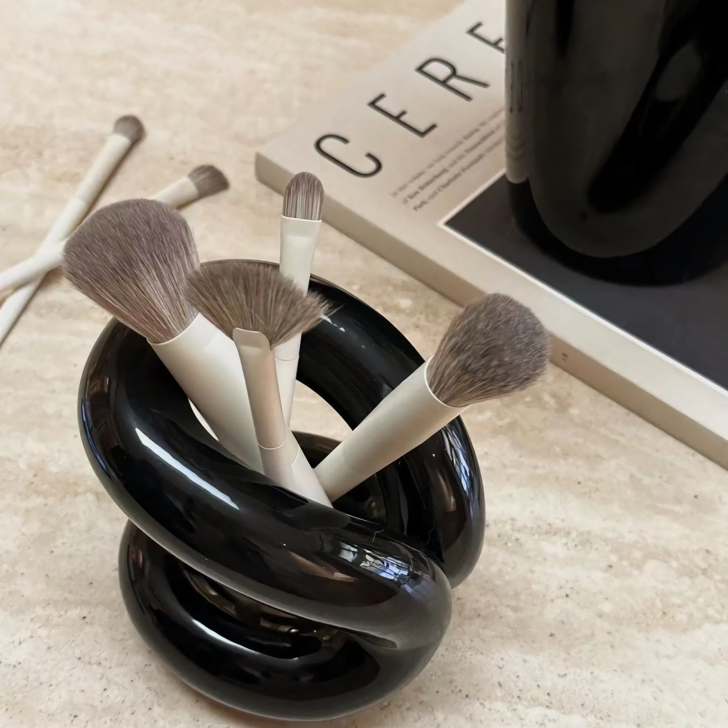 Wave •Brush Holder