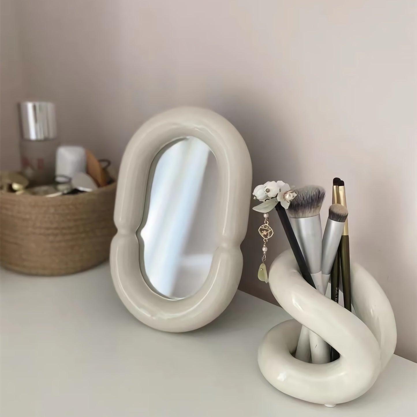 Wave •Brush Holder